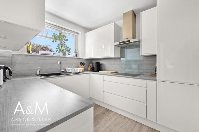 90, Hanson Drive, Loughton photo 2