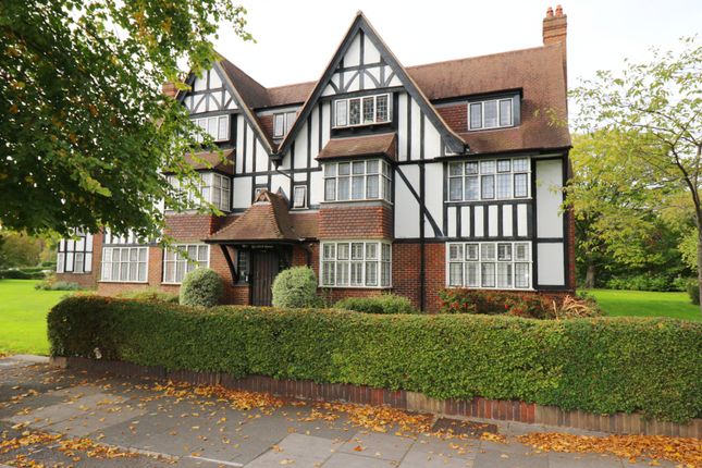 Flat for sale in Queens Drive, West Acton, London
