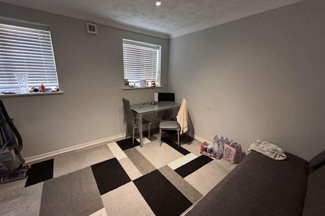 14 The Drummonds, 745 - 749 Dunstable Road, Beds photo 4