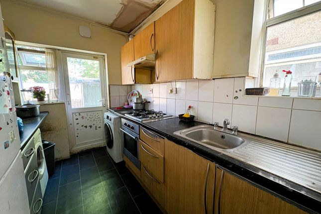 2-bed maisonette on 130, Scotts Road, Southall, £299,950
