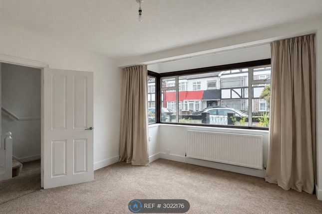 Markmanor Avenue, London photo 2