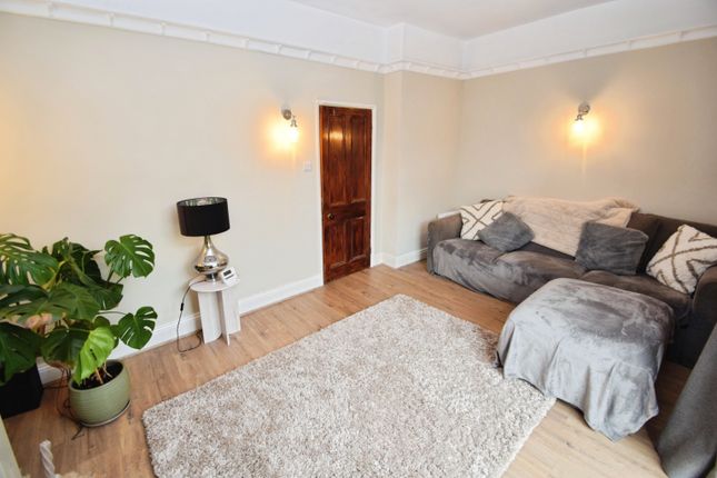 2, Wadsworth Jew Lane, Keighley photo 4