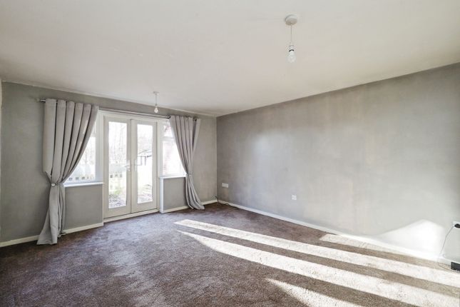 93, Caroline Court, Staffordshire photo 4