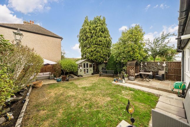 11, Redfern Avenue, Hounslow photo 4