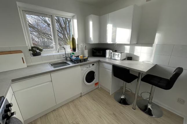 Flat to rent in Wavel Place, London, Crystal Palace
