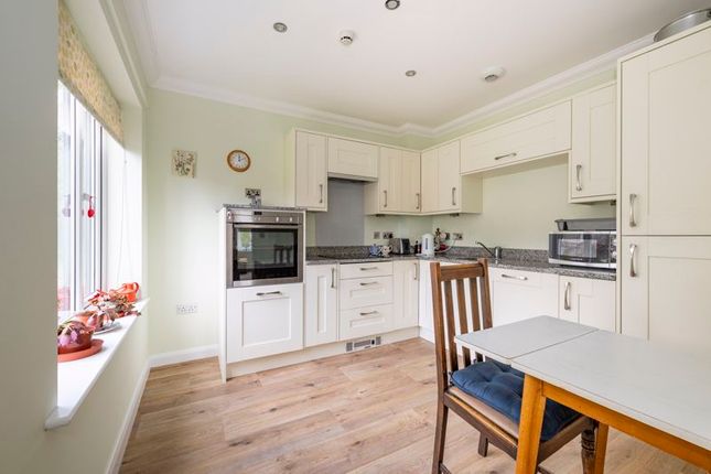 10 Hurstwood Court, Linum Lane, Uckfield photo 3