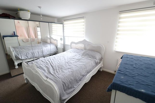 210, Ordnance Road, Enfield photo 5