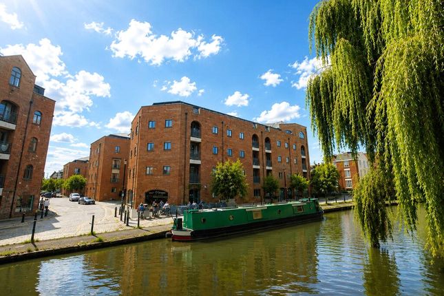 1-bed flat on 17 Corbridge House,, The Square, Chester, £225,000