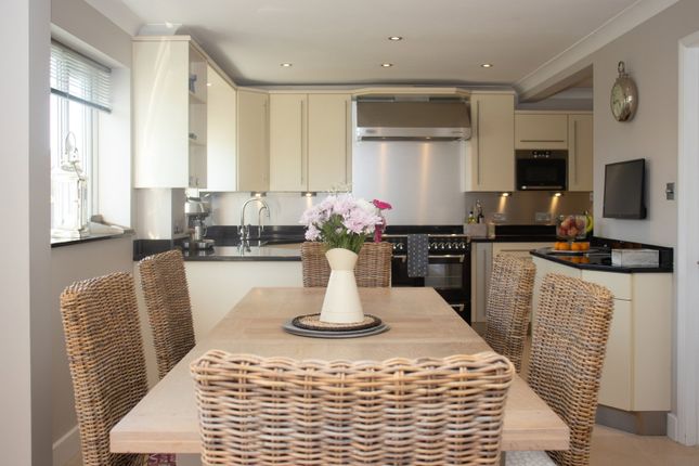 10, Orchard Close, Alresford photo 4