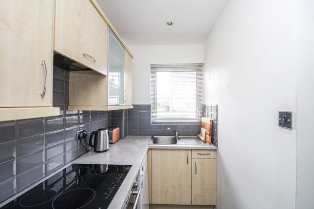 46, Oakfields, Crawley photo 4