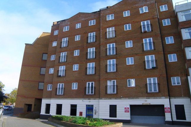 Flat to rent in The Picture House, Cheapside, Reading, Berkshire RG1