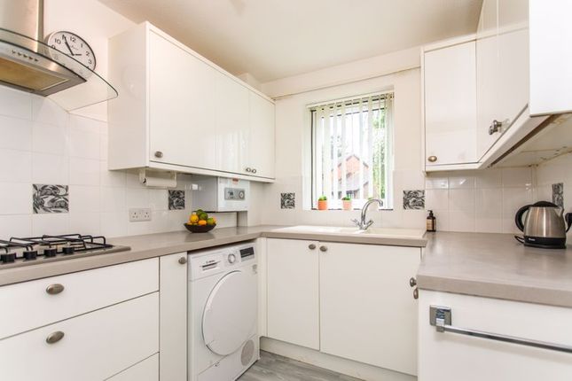 Flat 2, dumbrells court, North End, Hassocks photo 3