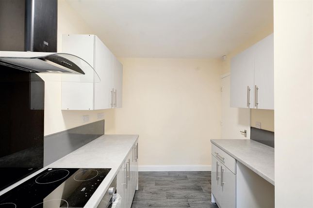 Flat 1, Roxby House, Derwent Crescent, Nottingham photo 3