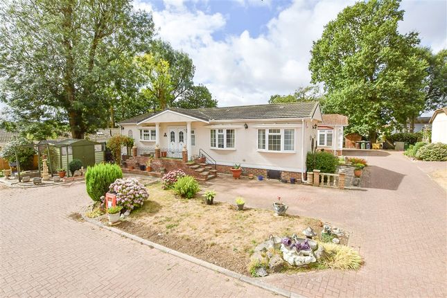2-bed caravan on Pilgrims Close Harrietsham, Maidstone, £180,000