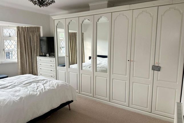 3 Hollin Hill Avenue, LEEDS photo 5