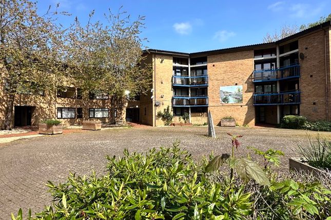 Thumbnail Flat for sale in Long Ford Close, Oxford