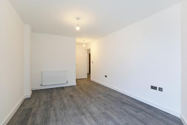 Flat to rent in Flat 6, Waterfall Road, Colliers Wood