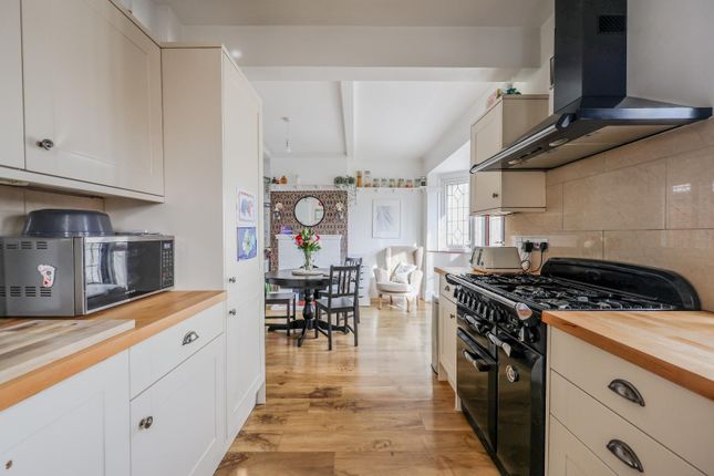 243, Highlands Boulevard, Leigh-On-Sea photo 3