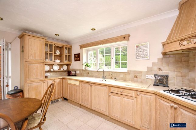 4 Yevele Way, Hornchurch photo 3