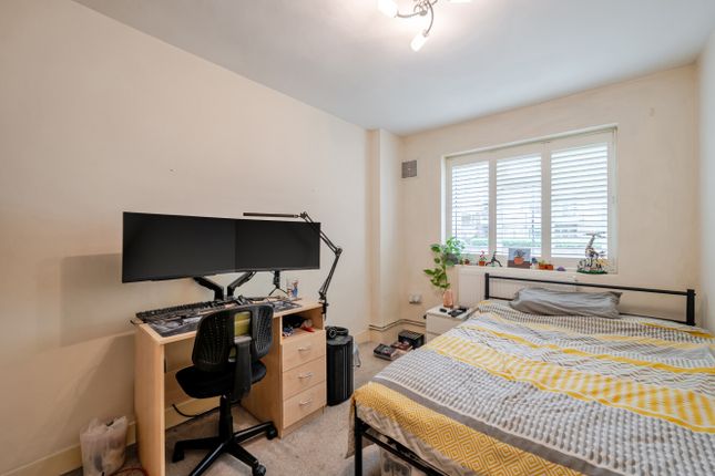 Flat 25, Selbourne House,, Great Dover Street, London photo 4