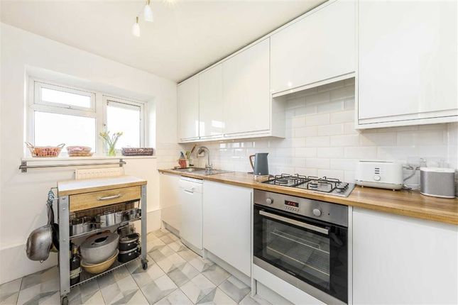 Thumbnail Flat for sale in Ravens Way, London