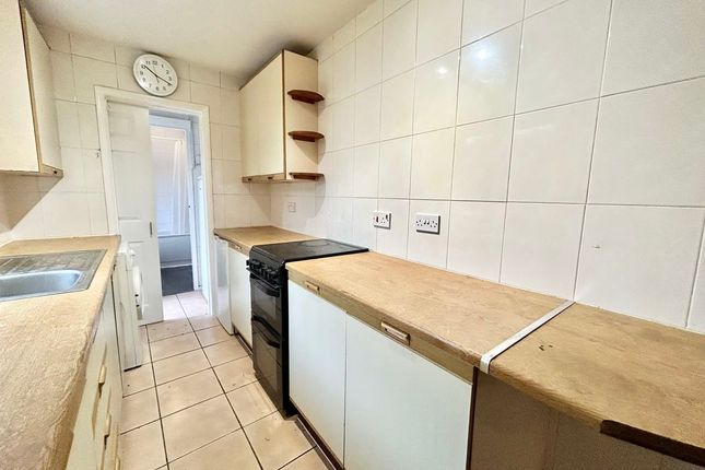 9, Milton Road, Luton photo 4