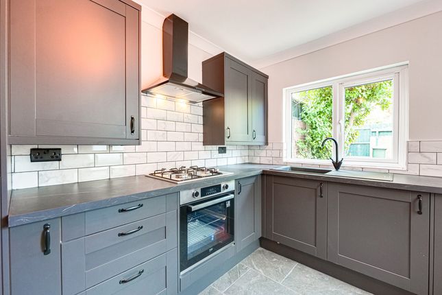 52, Oakleigh Park Drive, Leigh-on-sea photo 3