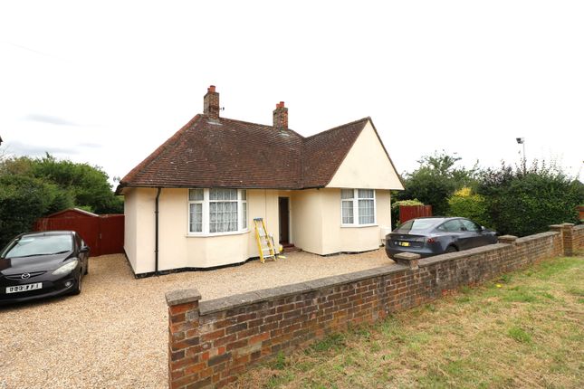 Thumbnail Bungalow to rent in London Road, Woolmer Green