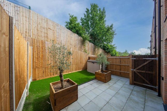 Curton Close, Harrow photo 4