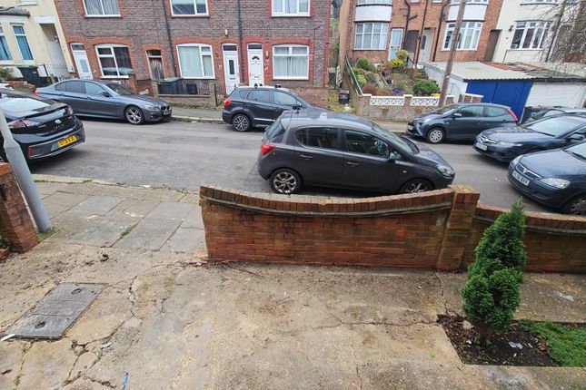 33, Talbot, Luton photo 2
