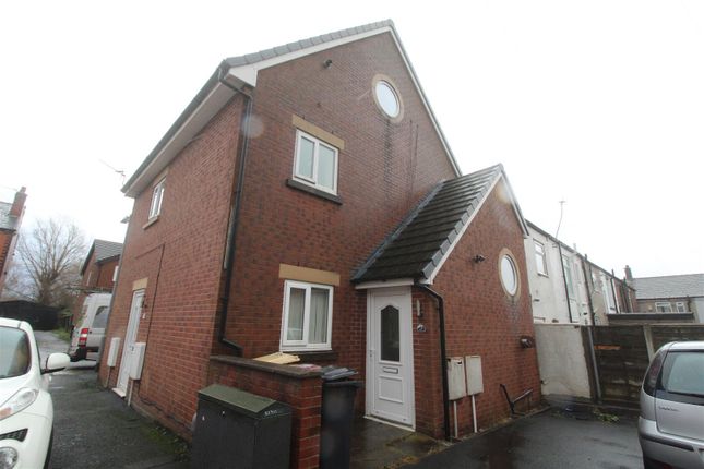 Flat to rent in Croft Street, Westhoughton, Bolton