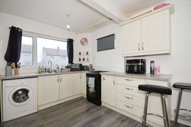 45, Hucklow Avenue, Chesterfield photo 3