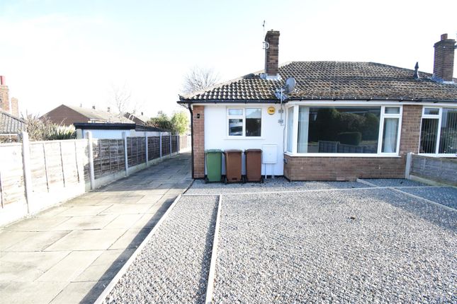 Semi-detached bungalow to rent in Thornhill Drive, Walton