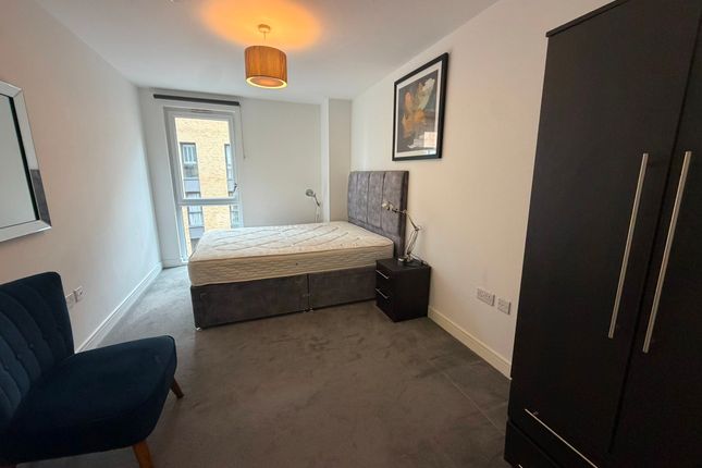 Flat 15, 2 Hoffmans Road, London photo 5