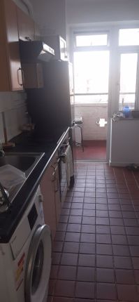 Thumbnail Property to rent in 3 Bed Flat To Let, Denmark Hill Estate, London