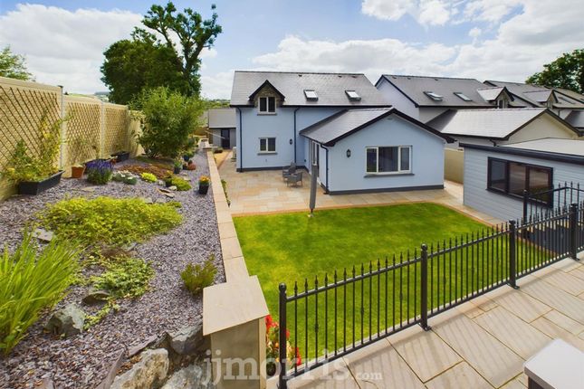 8 Caeberllan, Newcastle Emlyn photo 4