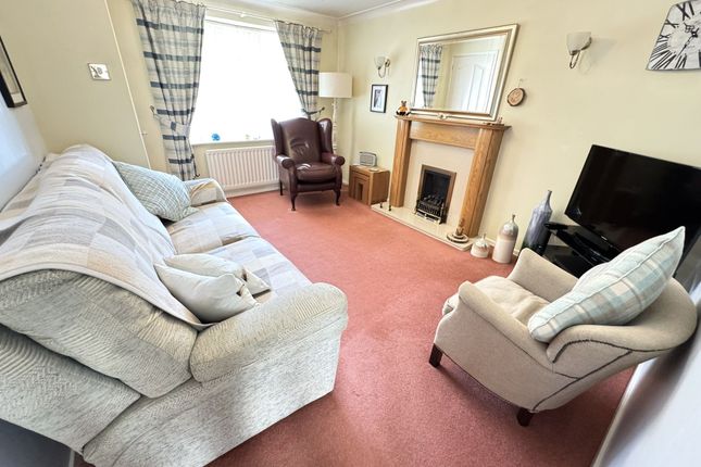 25 Hathaway Close, Willenhall photo 2