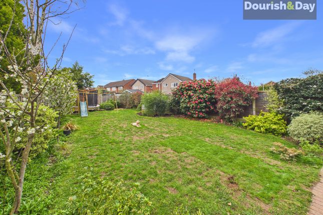 21 Braunton Avenue, Stafford photo 4
