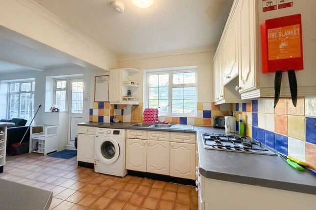 Room 6, 21 Belgrave Mews, Uxbridge photo 4