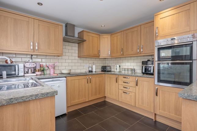 27 Compit Hills, Cromer photo 3