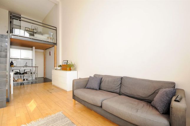 Flat 220 Manhattan Building, Bow Quarter, London photo 2