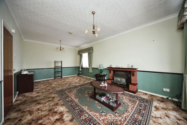 4, Locarno Avenue, Luton photo 2