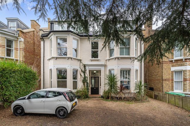 Flat for sale in The Avenue, Berrylands, Surbiton