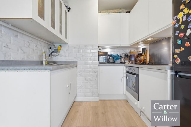 9, Harbard Close, Barking photo 3