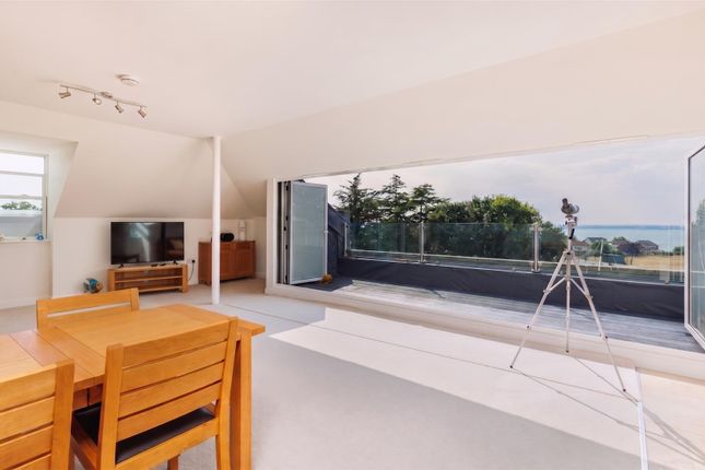 The Penthouse, Apartment 8, Westpoint, Cowes photo 4
