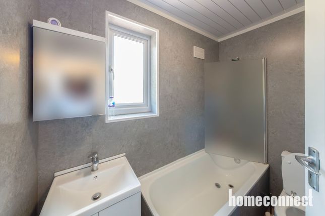 48 Elms Farm Road, Hornchurch photo 4