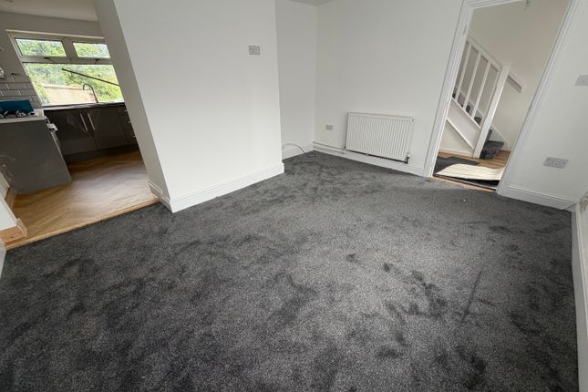 27, Thirkleby Royd, BRADFORD photo 3