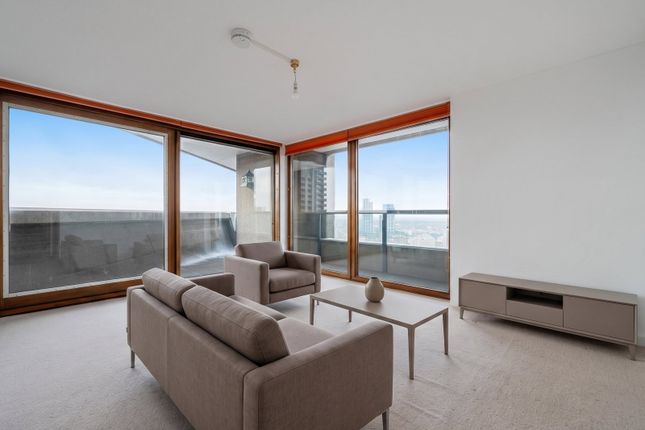 Cromwell Tower,Flat 322, Barbican, London photo 3