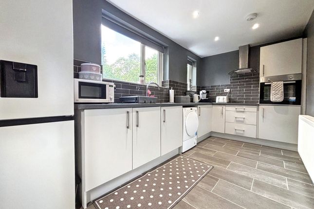 31, Tower Gardens, Ryton photo 4