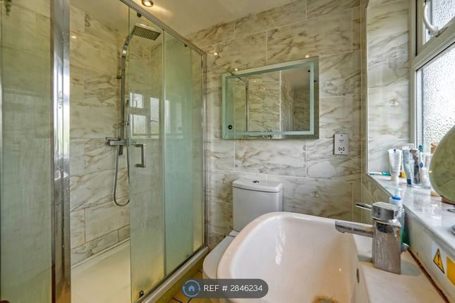 St Annes Road, London Colney Hertfordshire, Al2 1Nu photo 5